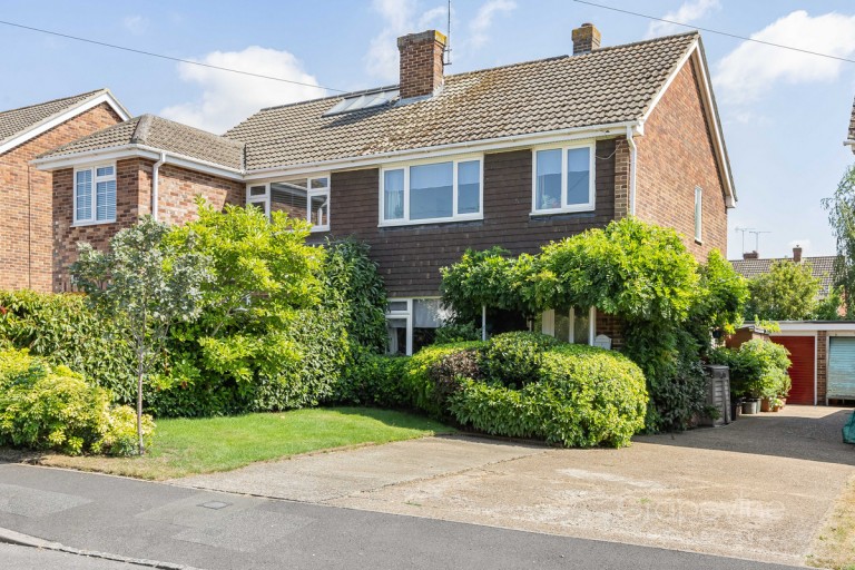 Chaseside Avenue, Twyford, RG10