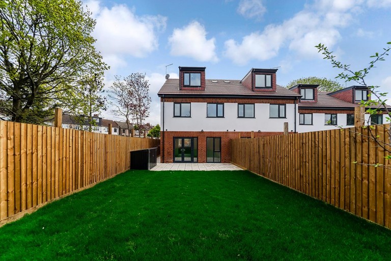 Dhani Close, COLLIER ROW, RM5