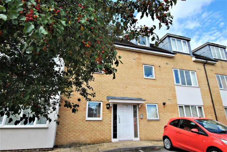Ridgemount Gardens, Whitchurch