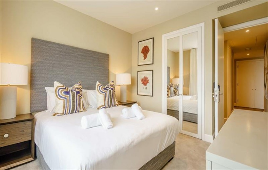 Westferry Circus, Circus Apartment, E14