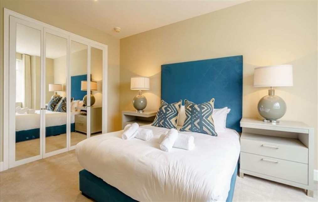 Westferry Circus, Circus Apartment, E14