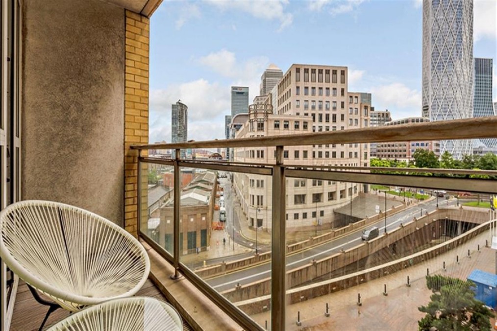 Westferry Circus, Circus Apartment, E14