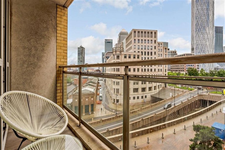 Westferry Circus, Circus Apartment, E14