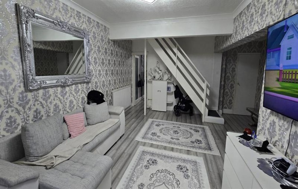 Horns Road,Ilford, IG6