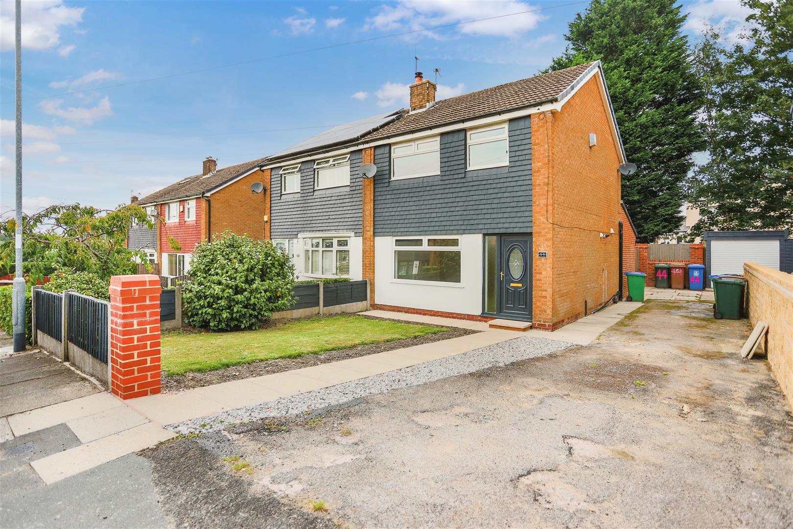 Royal Avenue, Heywood