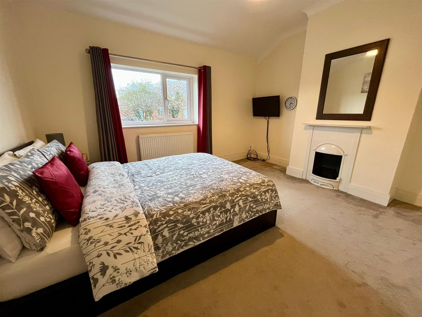 Parkfield Avenue, Ashton