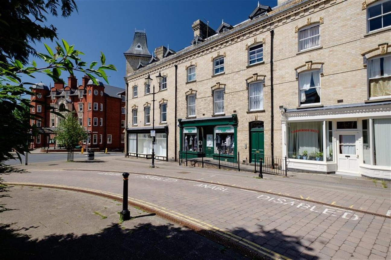 High Street, Llandrindod Wells, LD1 6AG