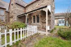 Crabtree Walk, Knighton