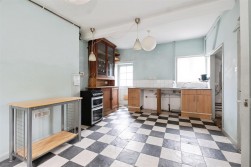 Crabtree Walk, Knighton