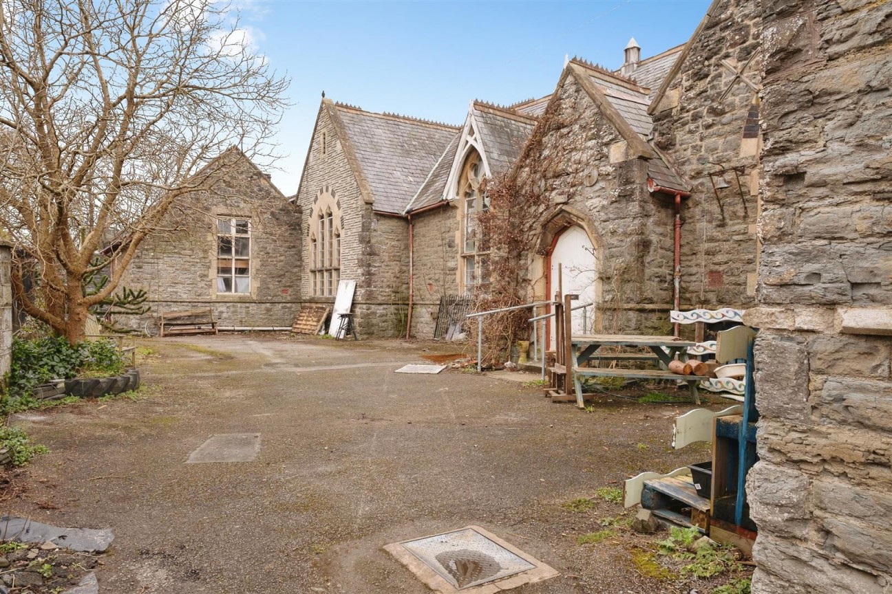 Crabtree Walk, Knighton