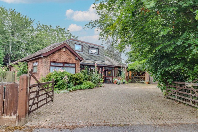 Cooks Lane, Wigston, LE18