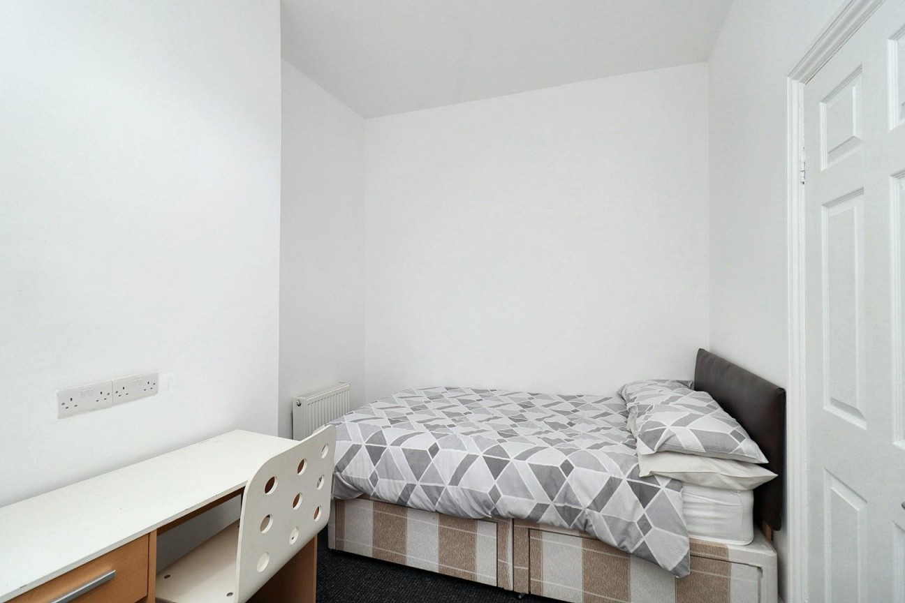 Clifton Street, Middlesbrough, TS1 4BX