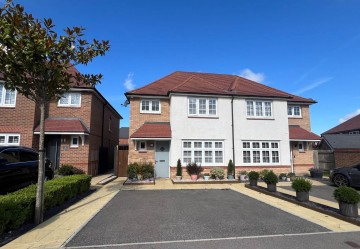 Medlar Street, Weston Turville