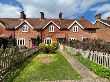 Little Twye Cottages, Buckland Common, Tring
