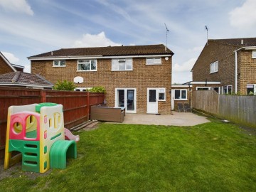 Overstrand, Aston Clinton