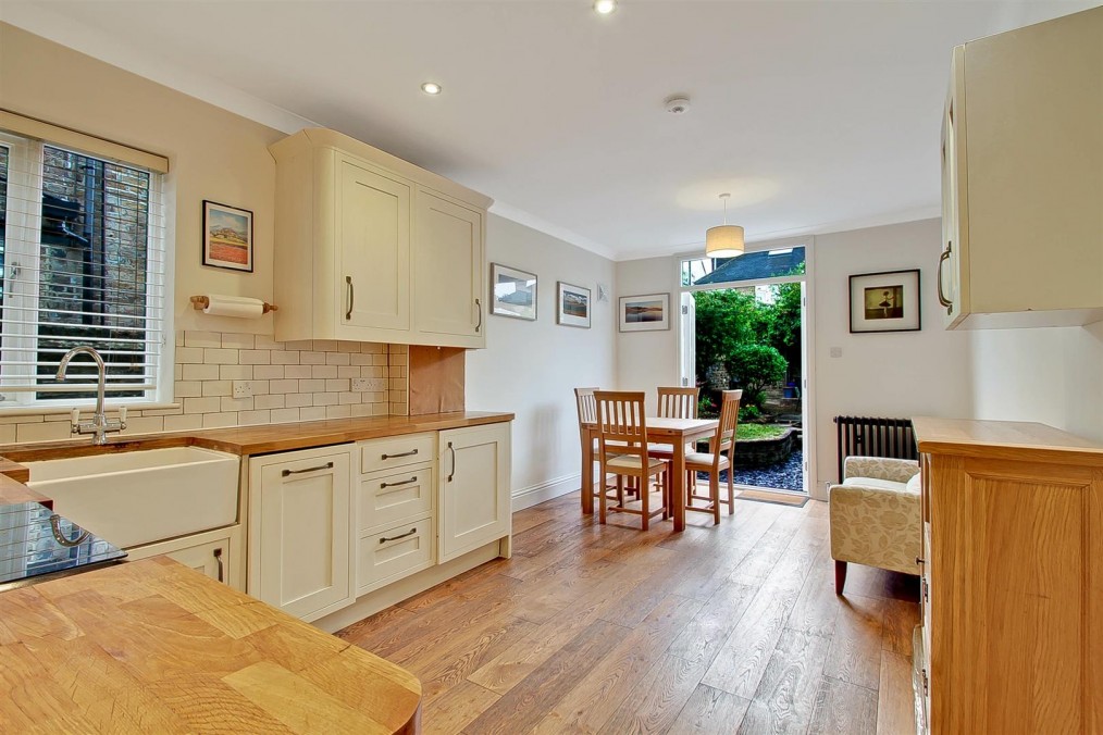 18a, Leighton Gardens