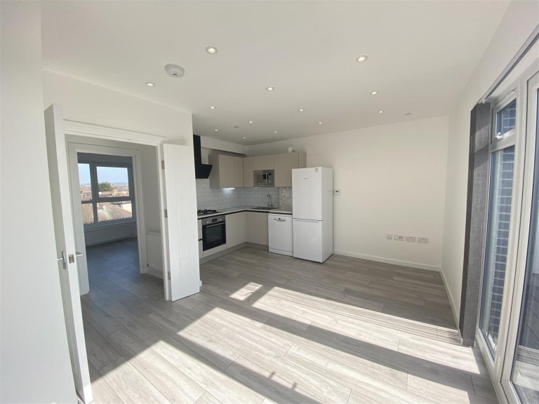 Top Floor Flat, 1083A, High Road