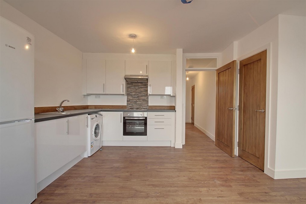 Second Floor Flat, 82b, The Broadway