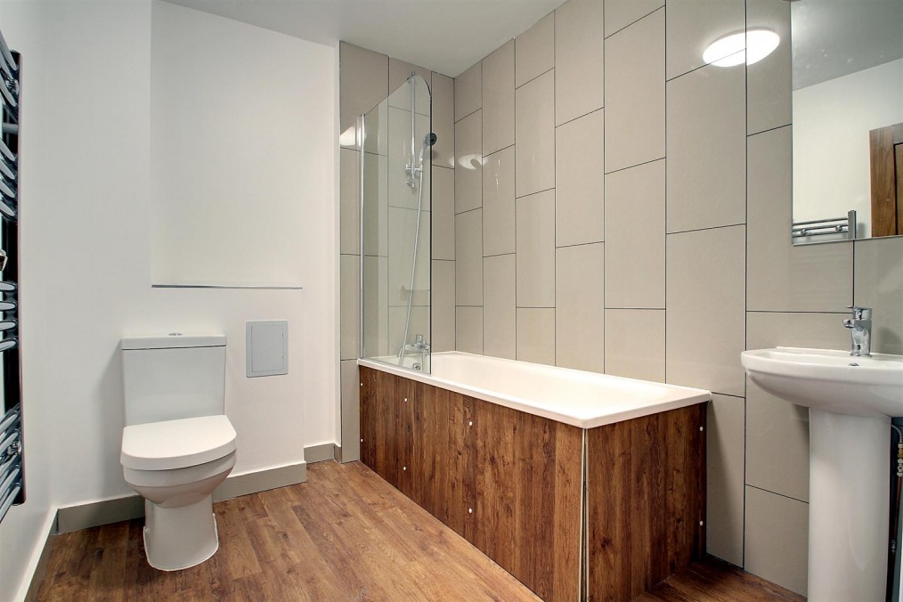 Second Floor Flat, 82b, The Broadway