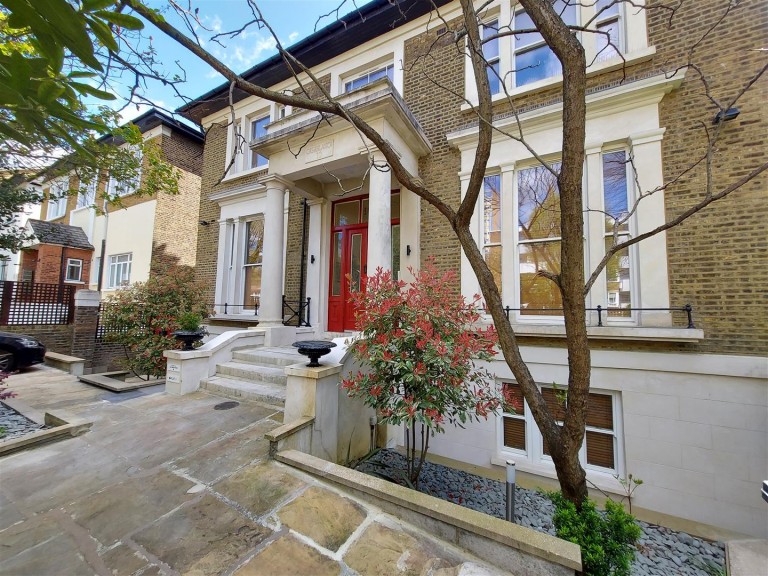 Brondesbury Road, Queens Park
