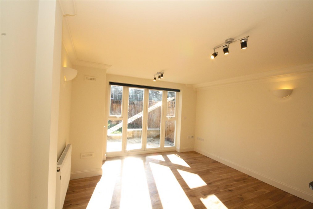 Brondesbury Road, Queens Park