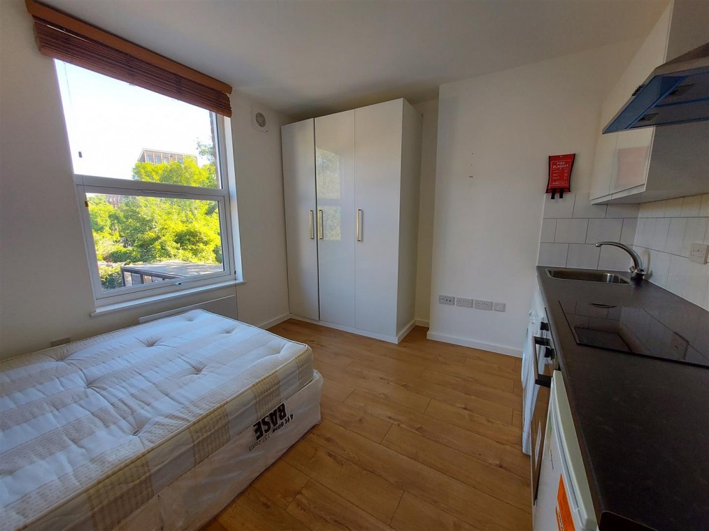 Flat 5 12, Kenton Road