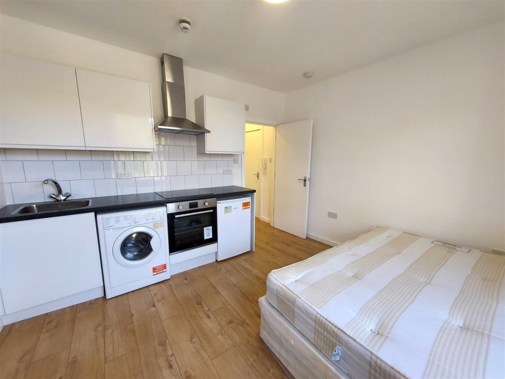 Flat 5 12, Kenton Road