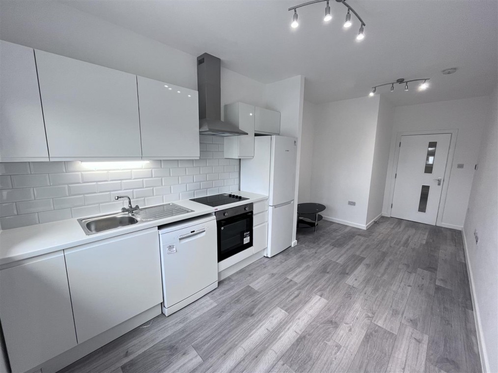 Flat 3, Turners Hill, 7 Albury Grove Road