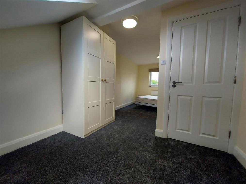 Room 7, 87, Herbert Gardens