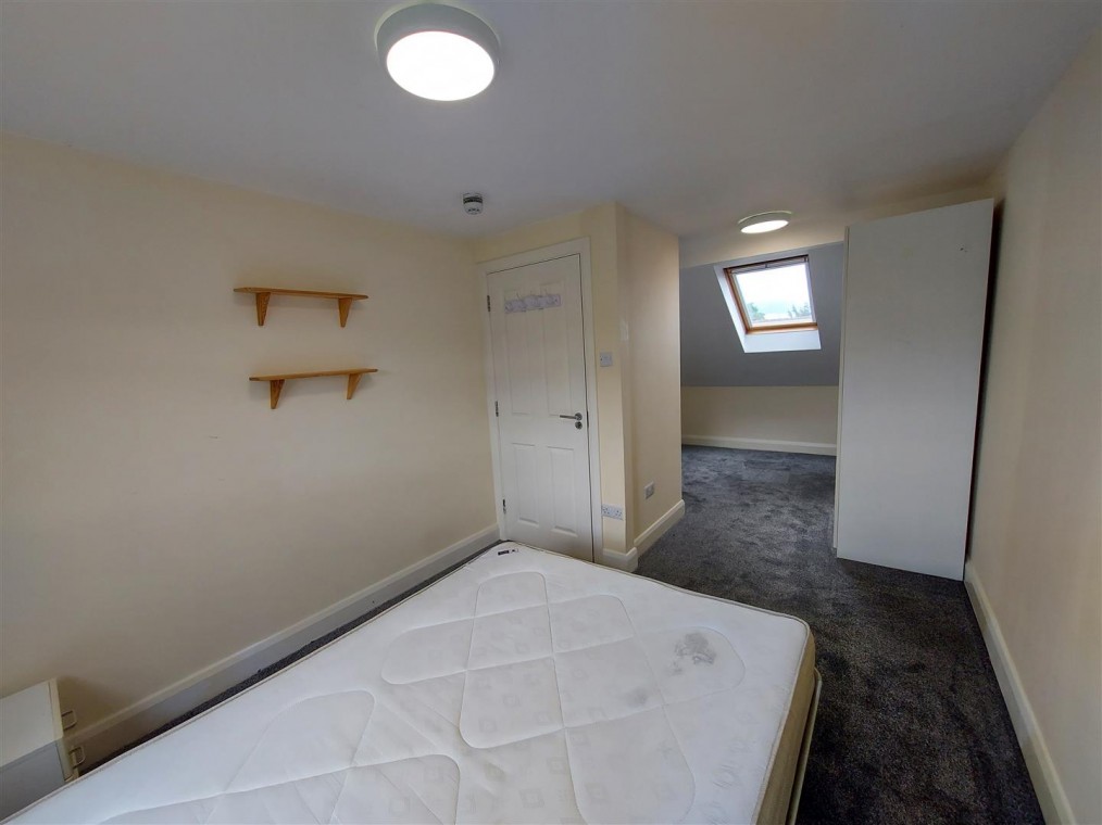 Room 7, 87, Herbert Gardens