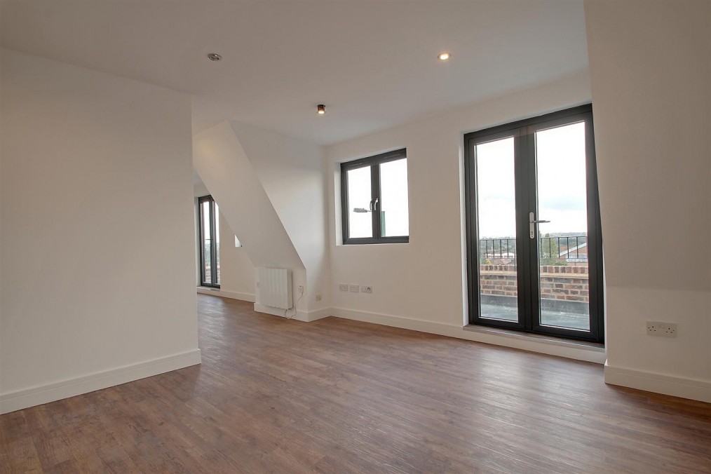 Third Floor Flat 82C, The Broadway