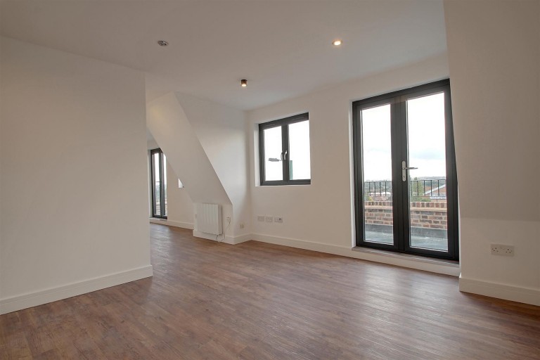 Third Floor Flat 82C, The Broadway