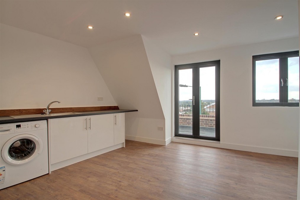 Third Floor Flat 82C, The Broadway