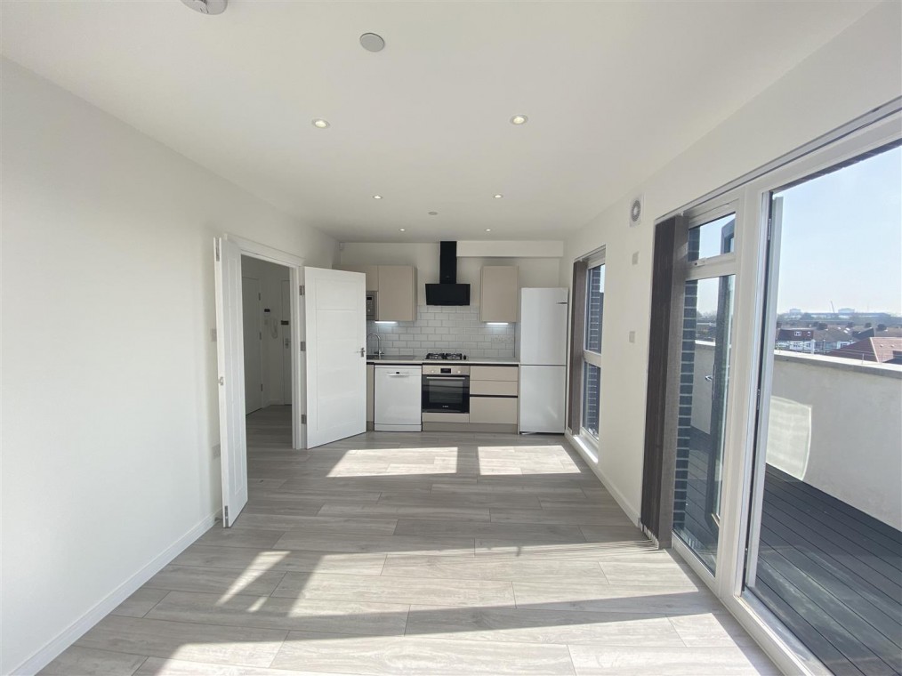 Top Floor Flat, 1079A, High Road