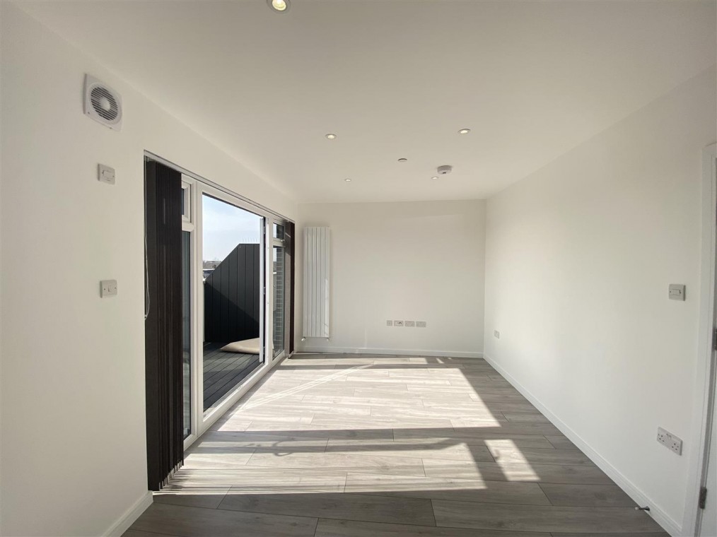 Top Floor Flat, 1079A, High Road