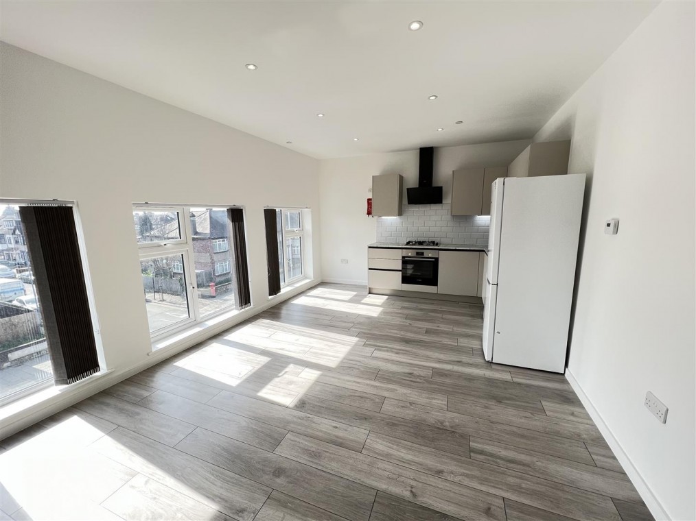 Top Floor Flat, 1073A, High Road