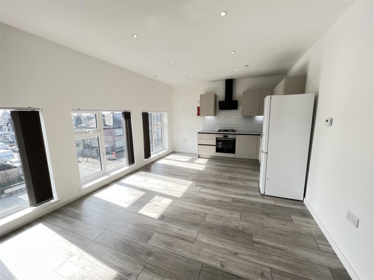 Top Floor Flat, 1073A, High Road