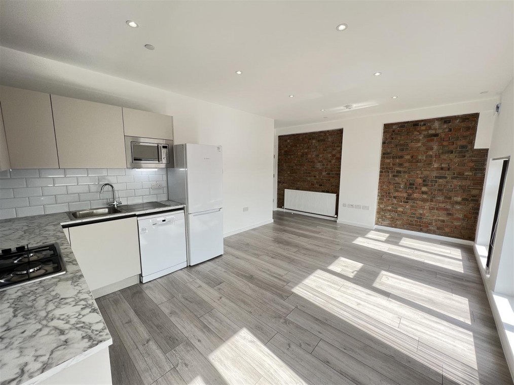 Top Floor Flat, 1073A, High Road
