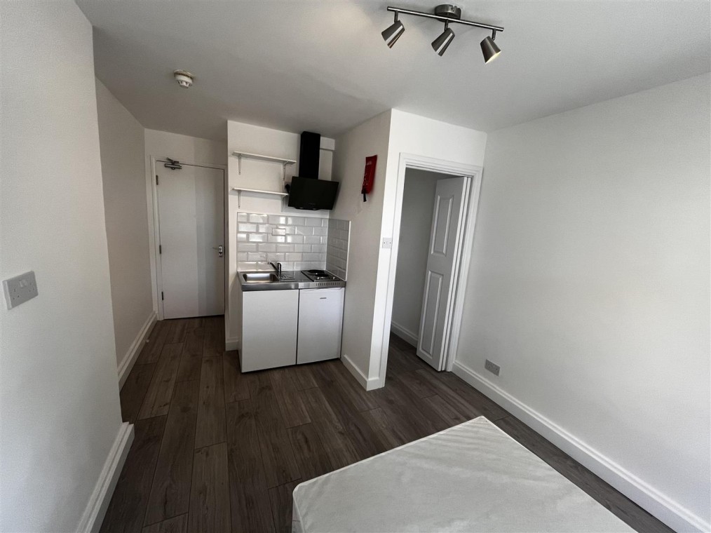 Flat 4, 22, Harlesden Gardens