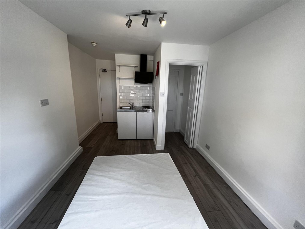 Flat 4, 22, Harlesden Gardens