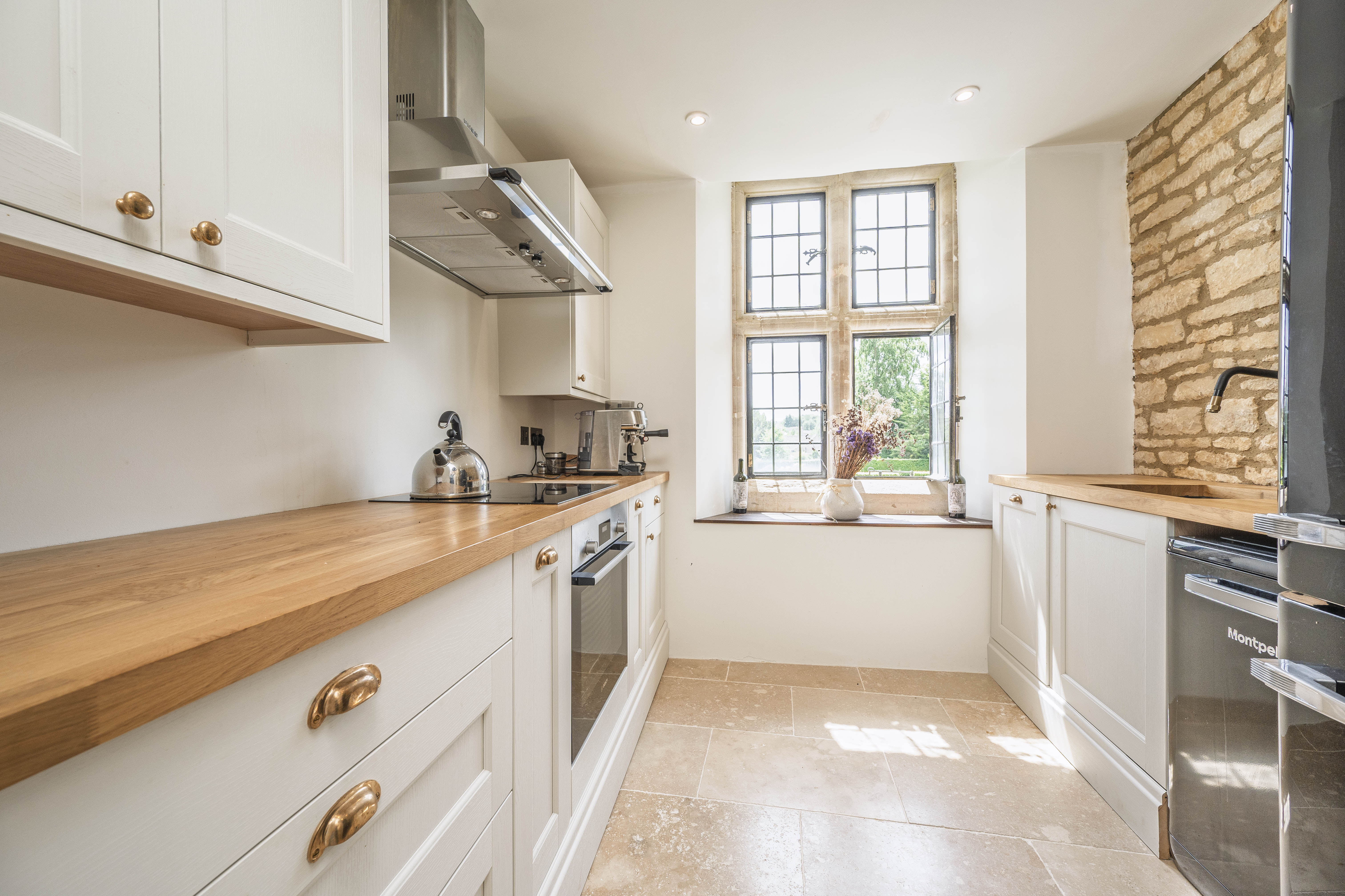 High Street, Shipton-Under-Wychwood, OX7
