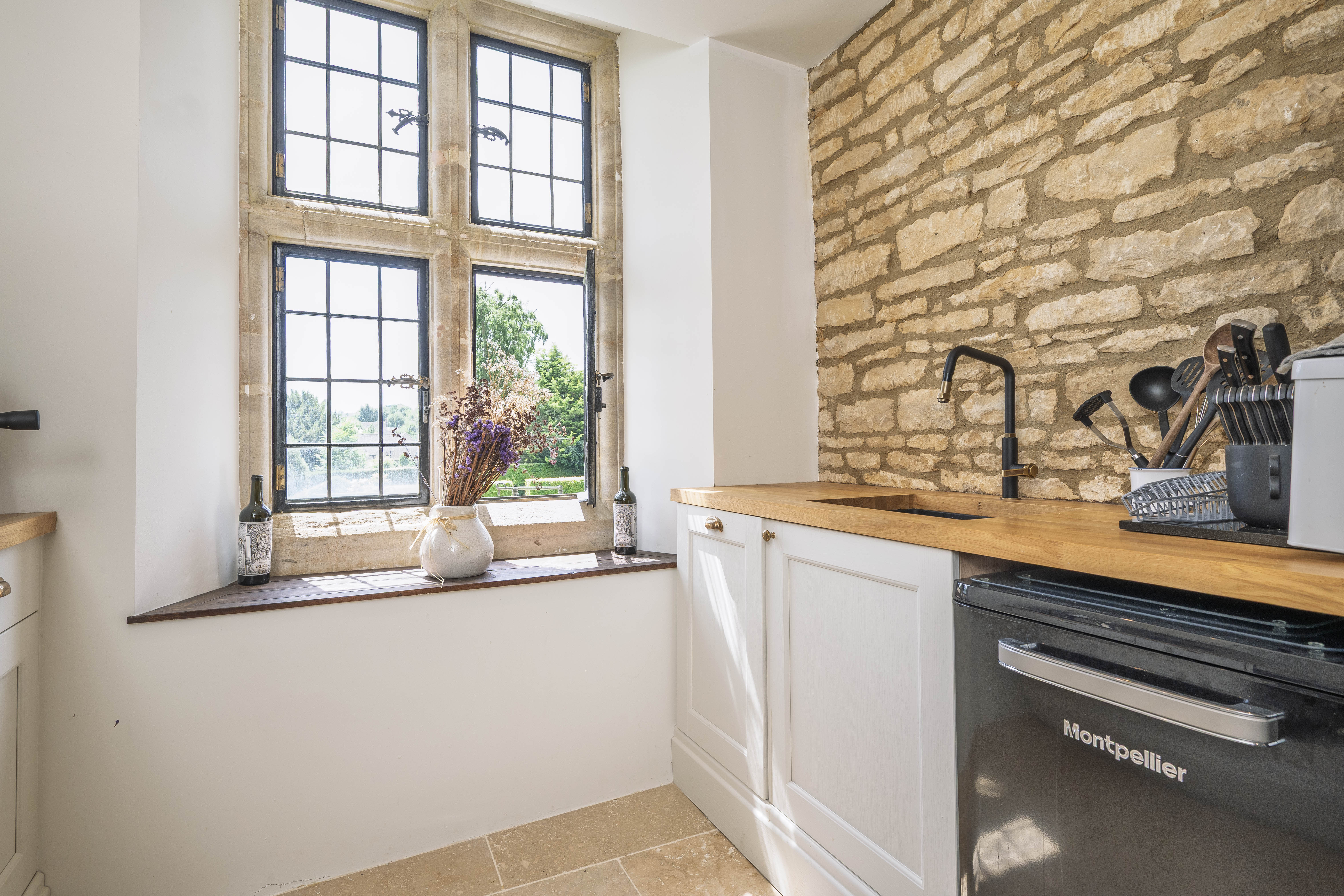 High Street, Shipton-Under-Wychwood, OX7