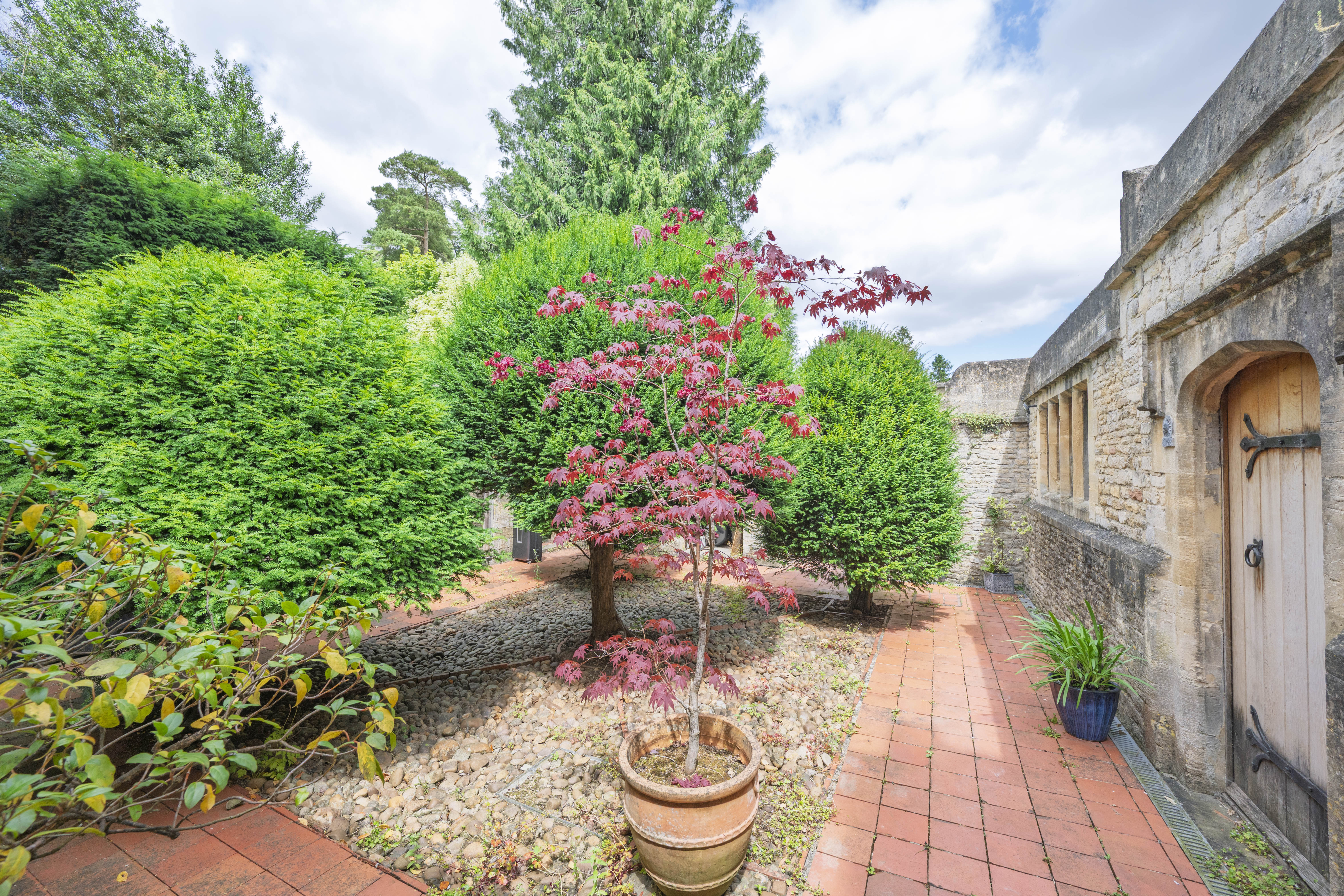 High Street, Shipton-Under-Wychwood, OX7