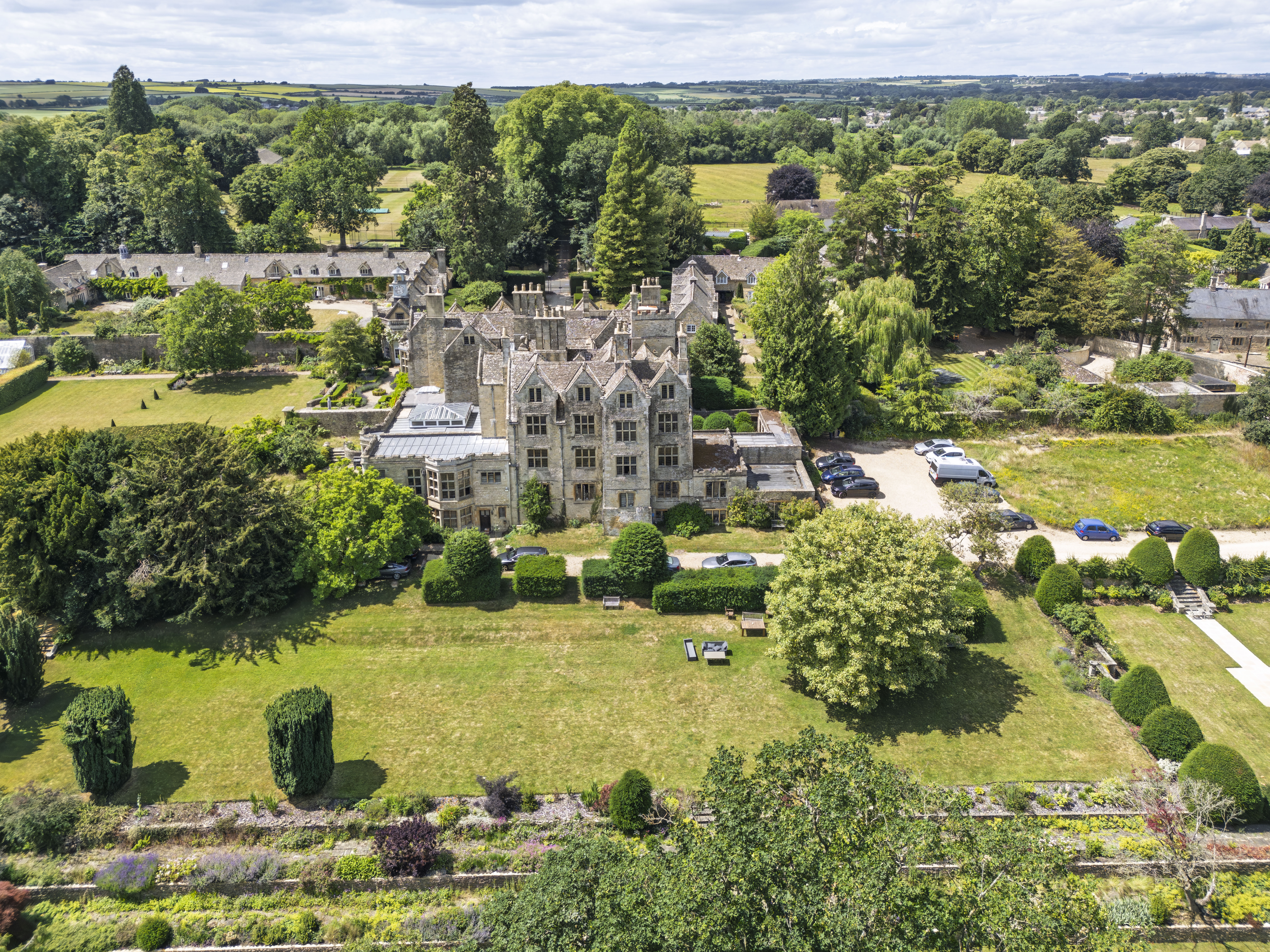 High Street, Shipton-Under-Wychwood, OX7