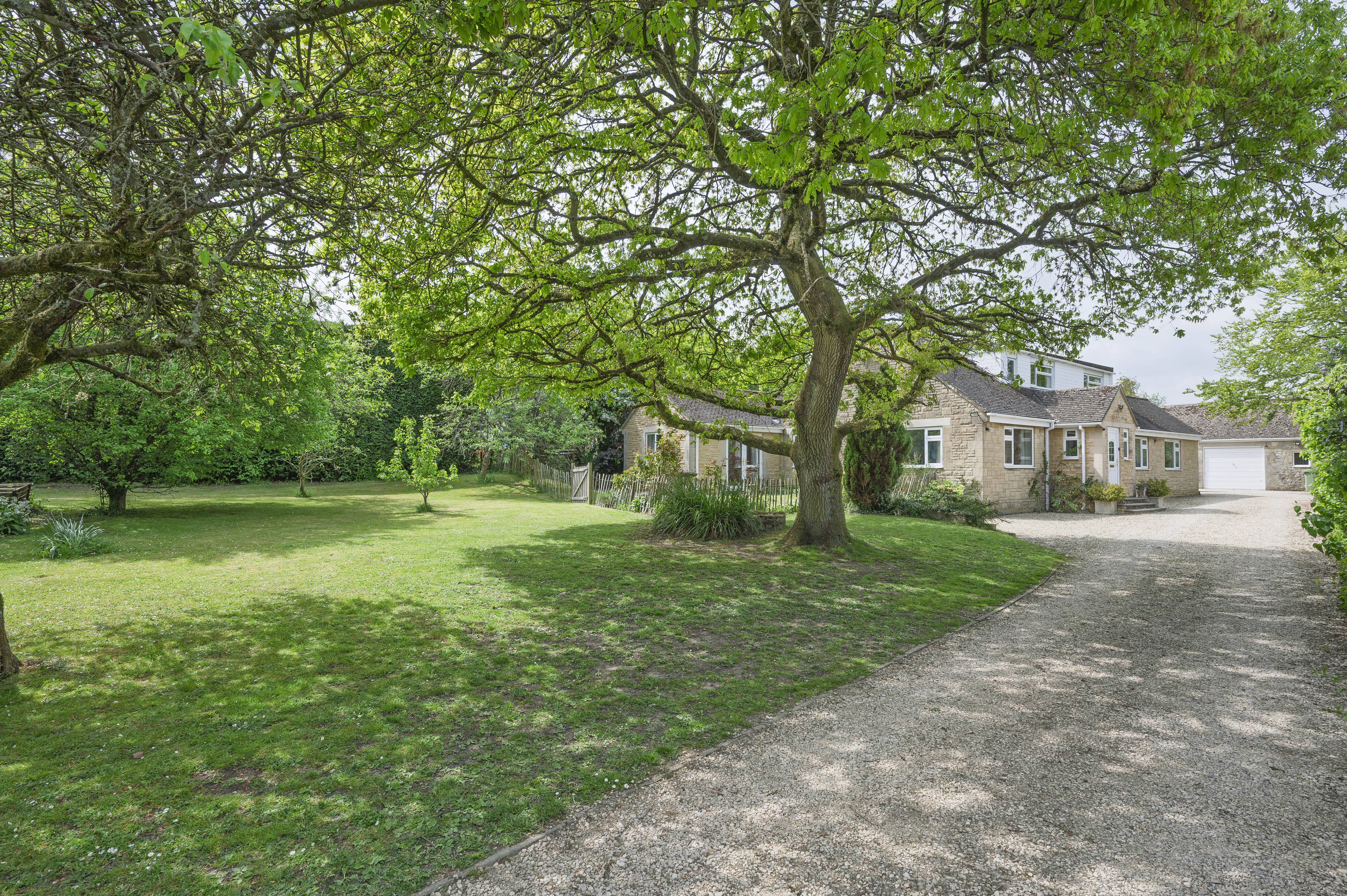 Gloucester Road, Andoversford, GL54
