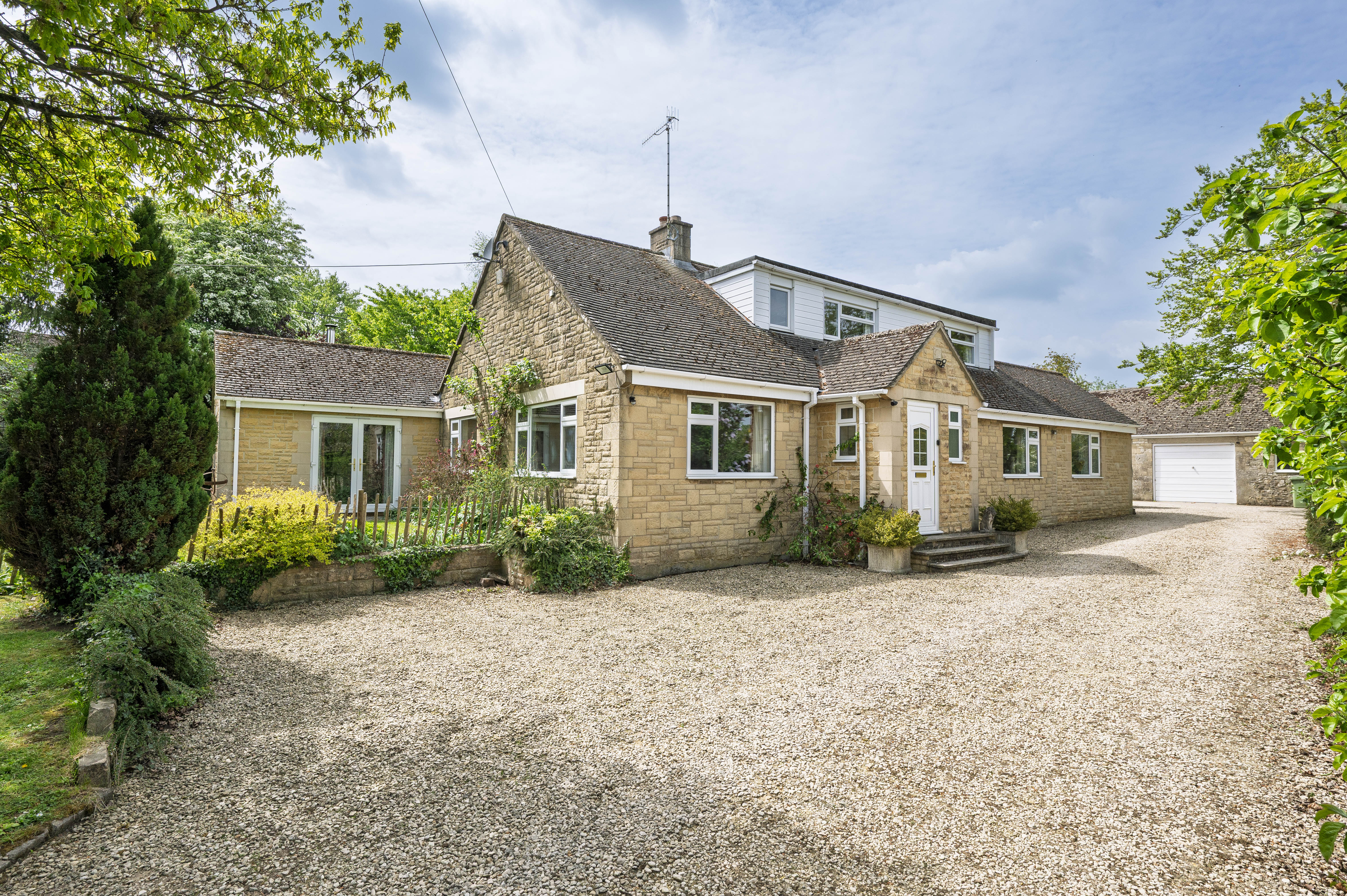 Gloucester Road, Andoversford, GL54