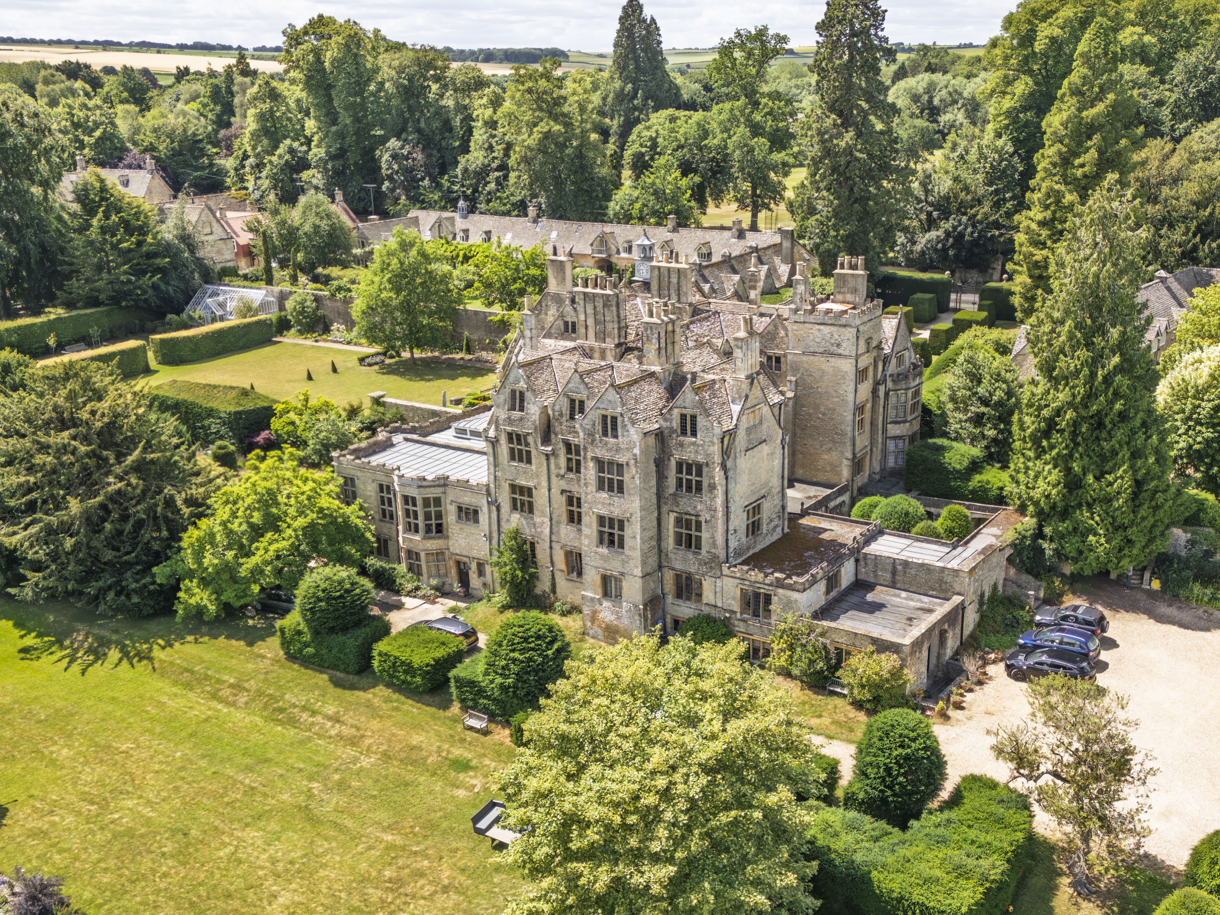 Shipton Court, High Street, OX7