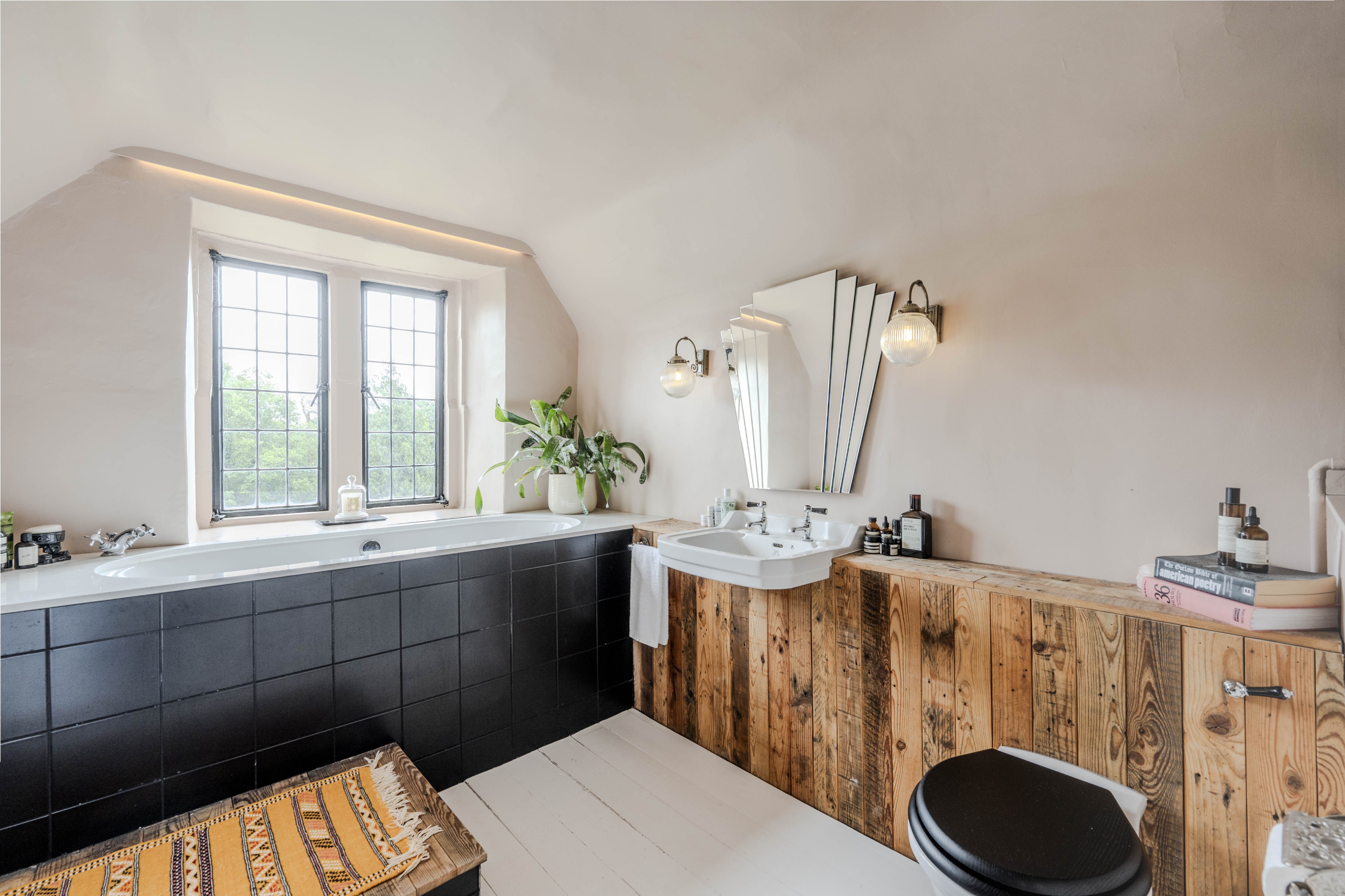 Shipton Court, High Street, OX7