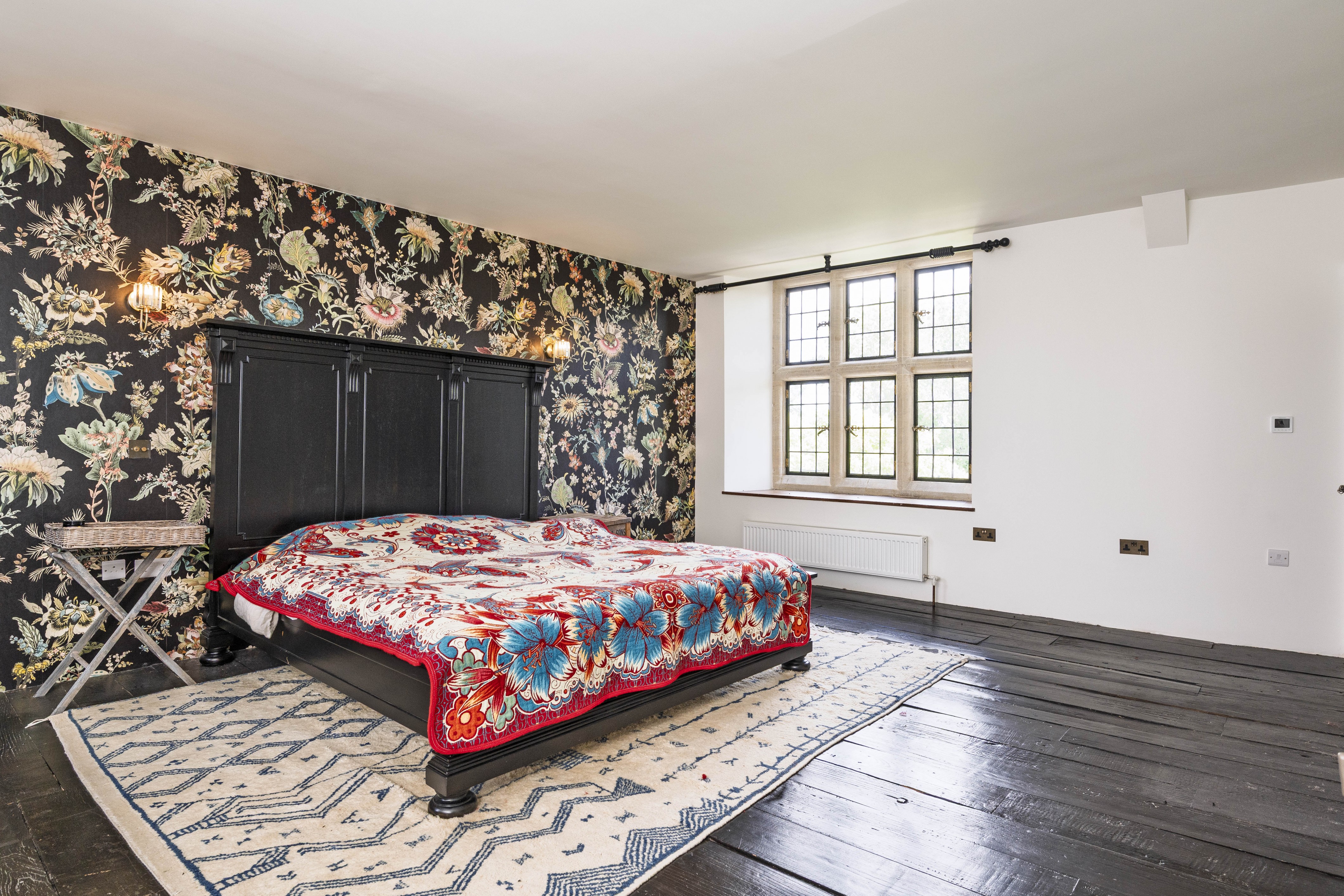Shipton Court, High Street, OX7