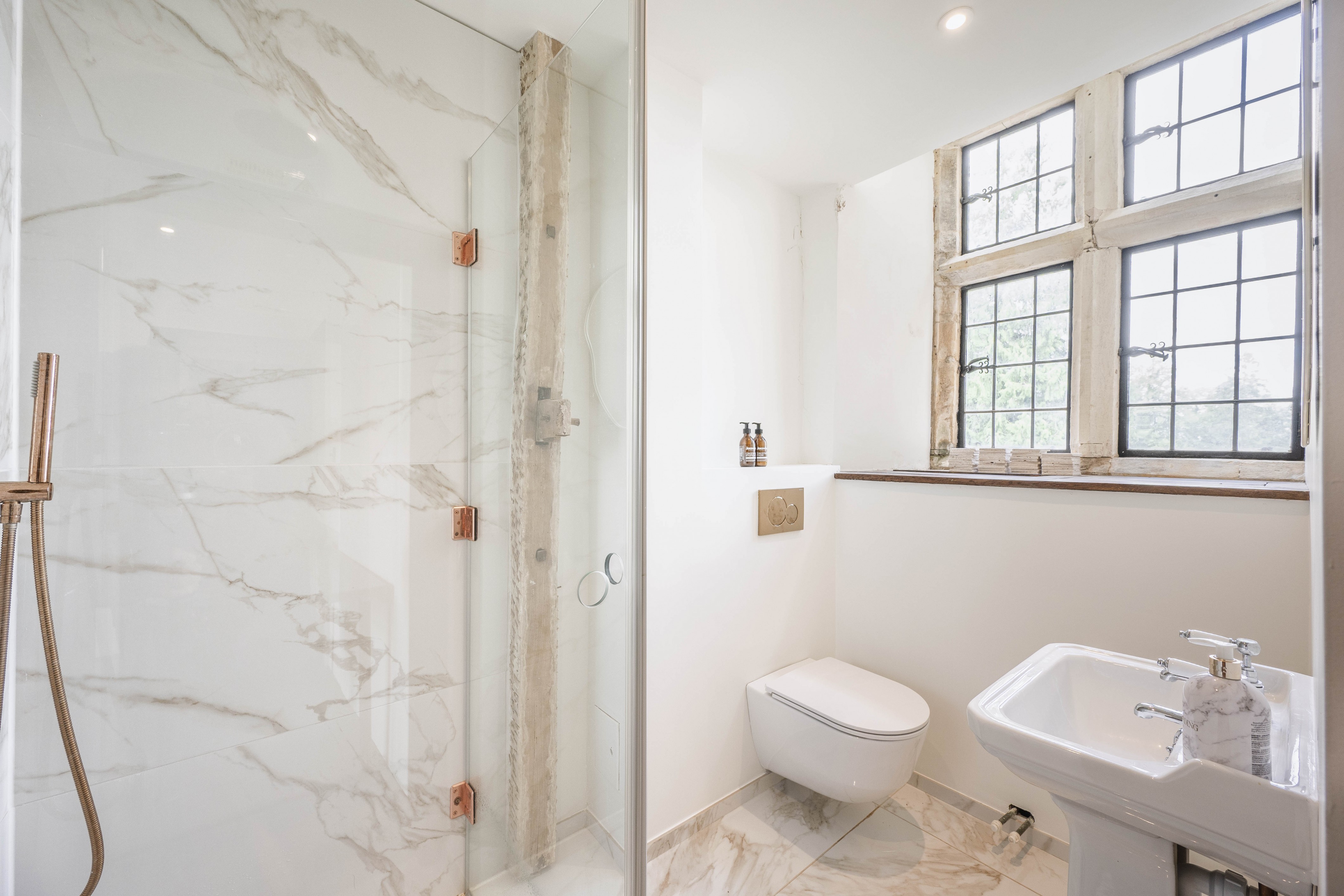 Shipton Court, High Street, OX7
